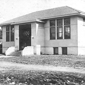 The Carnegie library in Clovis was built in 1914 and served that role until the 1970s. In recent years it has housed the Clovis Chamber of Commerce