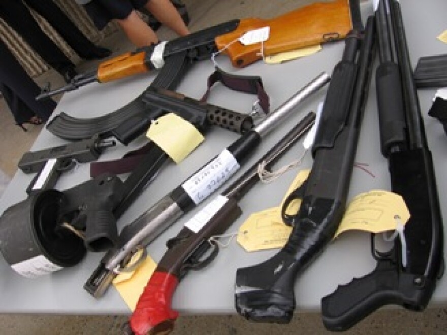 various guns confiscated by KC police in 2008