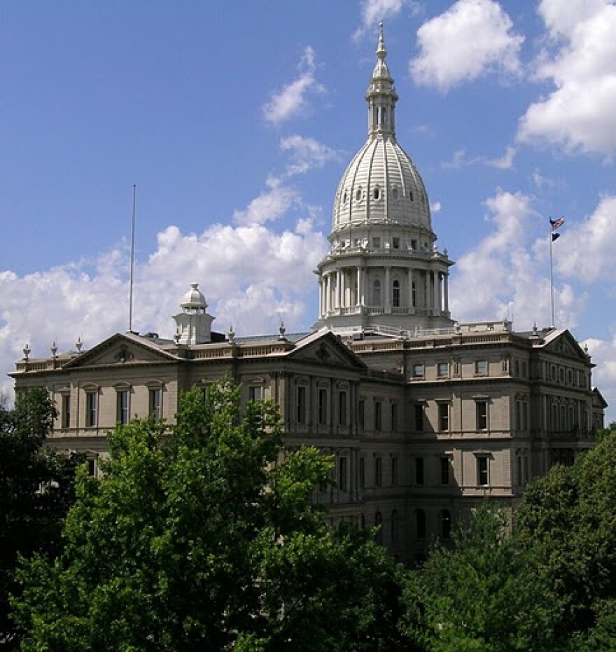 Picture of the Lansing capitol building 