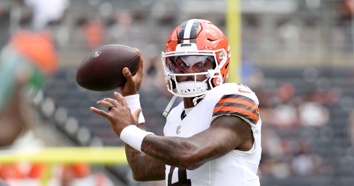 Browns again turn to Deshaun Watson despite fan backlash