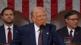 El presidente Donald Trump pronunció un discurso el 4 de marzo de 2025 ante una sesión conjunta del Congreso para exponer las acciones de sus primeras 6 semanas de mandato y detallar sus planes para los próximos 4 años. Durante su discurso (que puedes leer completo, en inglés, aquí), el mandatario repitió varias desinformaciones que ya hemos verificado en Factchequeado. También hizo referencia al autismo, el gasto de defensa en Ucrania, la inflación y el precio de los huevos, entre otros temas que verificamos.