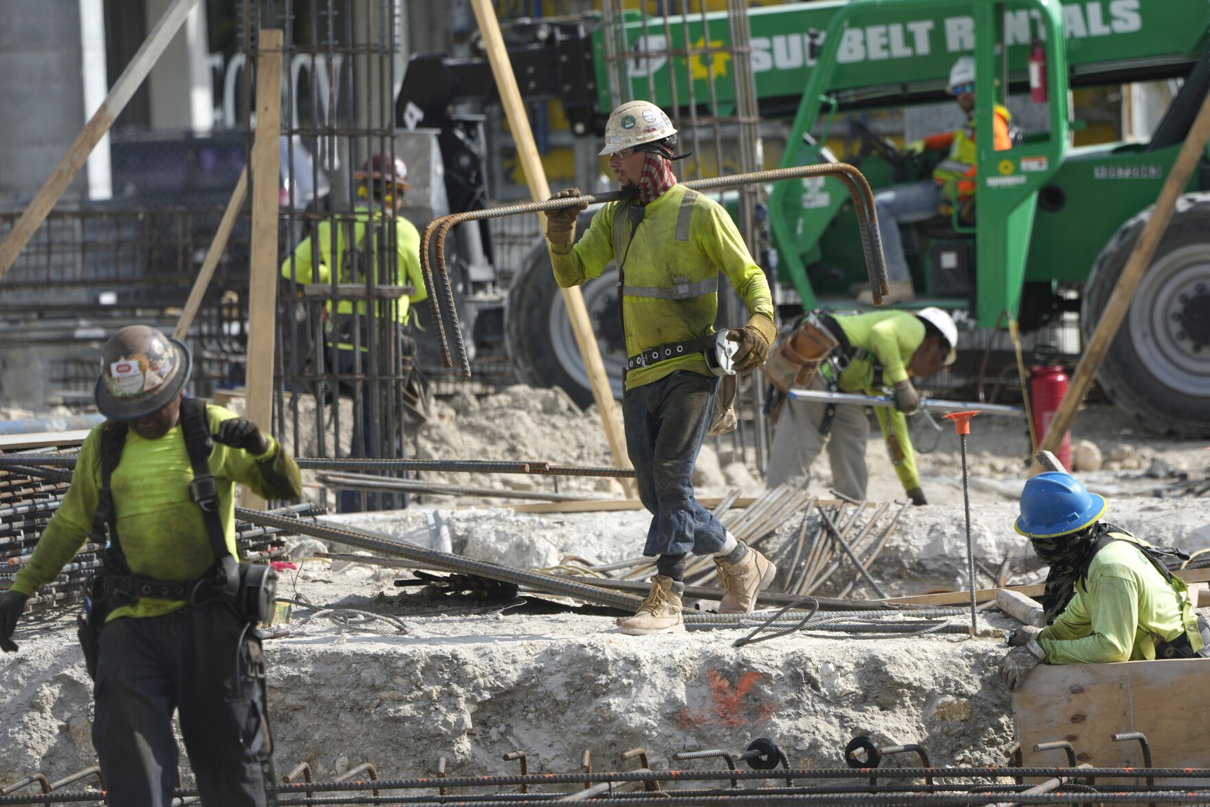 Report sounds alarm about South Florida's construction industry and its