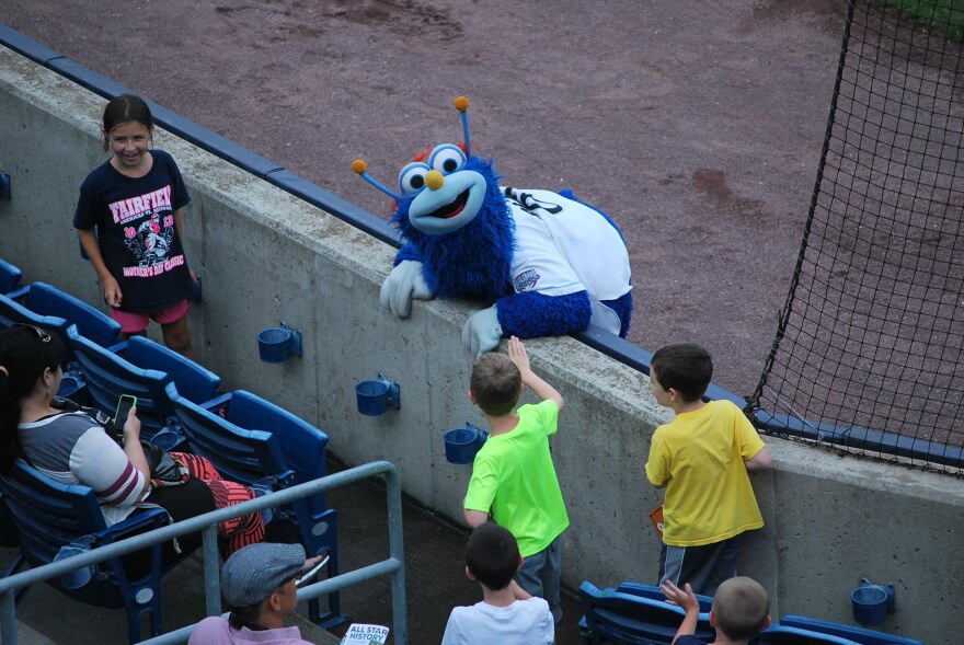 Beacon the Puffin Introduced as Maine Mariners Mascot – SportsLogos.Net News