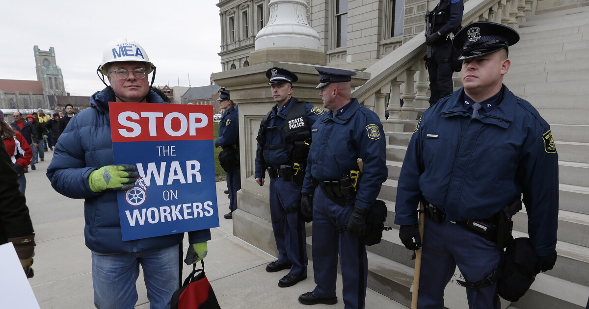 Governor Whitmer signs a repeal of "right to work" and restores the ...