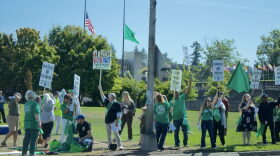 The Washington Federation of State Employees largest unit of government workers approved a new two-year contract containing no general pay increase for thousands of workers. In late August, union members across the state, including about 100 in Olympia, held a midday informational picket to spotlight their demand for higher wages.