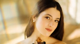 Violinist Maria Duenas