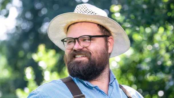 Union Parish farmer Conrad Cable won the endorsement of the Louisiana Democratic Party over Shreveport educator Matt Gromlich.