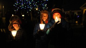 As in past years, Old Fashioned Christmas organizers expect a chilly night as the community gathers to meet Santa Claus, sing together and light the big tree in front of City Hall.