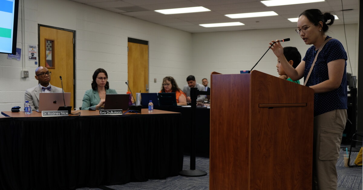 CHCCS votes to split Glenwood Elementary's Mandarin magnet program