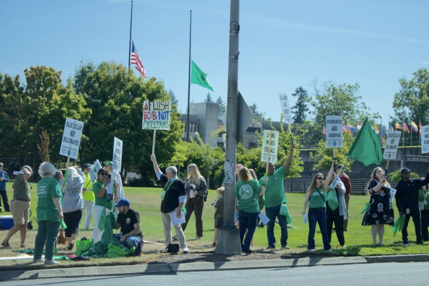 The Washington Federation of State Employees largest unit of government workers approved a new two-year contract containing no general pay increase for thousands of workers. In late August, union members across the state, including about 100 in Olympia, held a midday informational picket to spotlight their demand for higher wages.