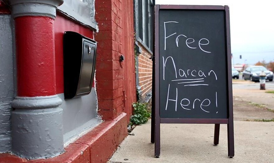 A sign outside the Missouri Network for Opiate Reform and Recovery advertises Narcan, a medication that can reverse an opioid overdose.