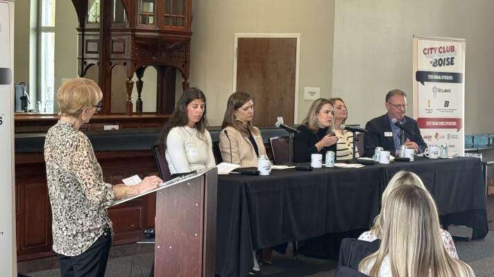 From L-R: Moderator Bea Black, Alyson Alden, Juliet Charron, Megan Smith, Janelle Stauffer, Scott Curtis