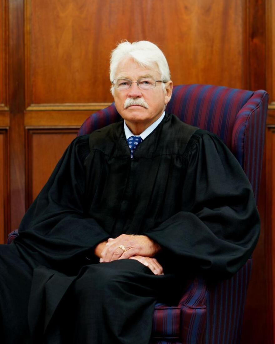 Senior Judge Alex Munson dies at 84; honored for decades of service across the Pacific.