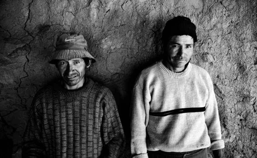 Luis and Carlos Apasa are traditional clay tile craftsmen who live along the Interoceanic Highway in the Andean community of Pinipampa, Peru.