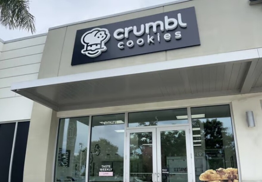Crumbl cookies store in Naples.
