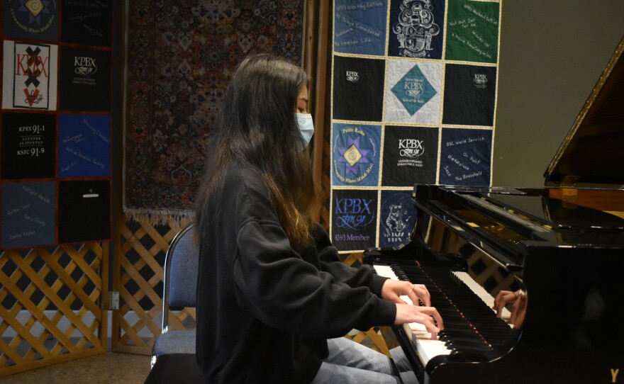 Wei-Yun Chang on piano