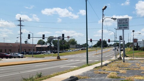 The intersection of Campbell and Chestnut Expressway — one of the Springfield intersections where signs will be installed as part of the Help Starts Here campaign (photo taken August 20, 2026).