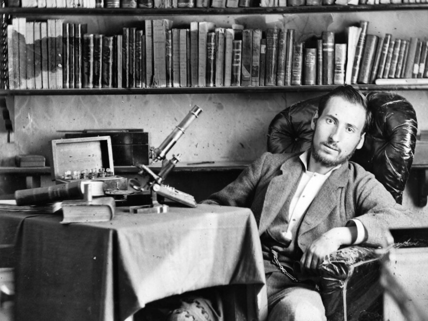 A self-portrait taken by Cajal in his library when he was in his 30s.