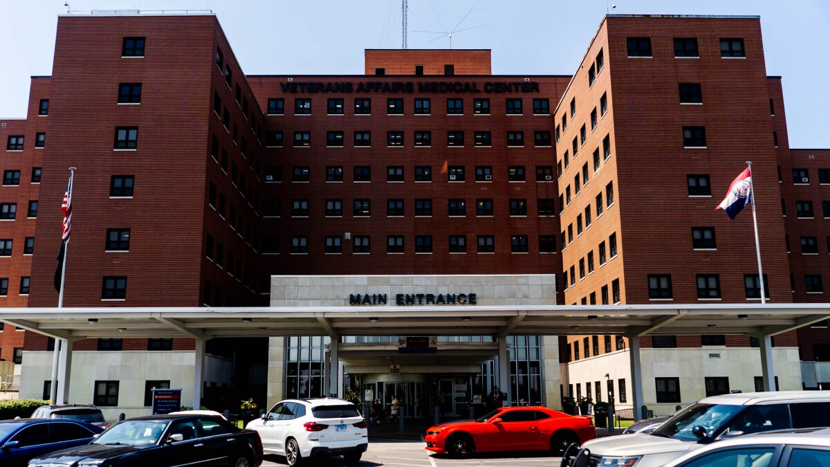 St. Louis VA officials plan massive hospital overhaul | STLPR