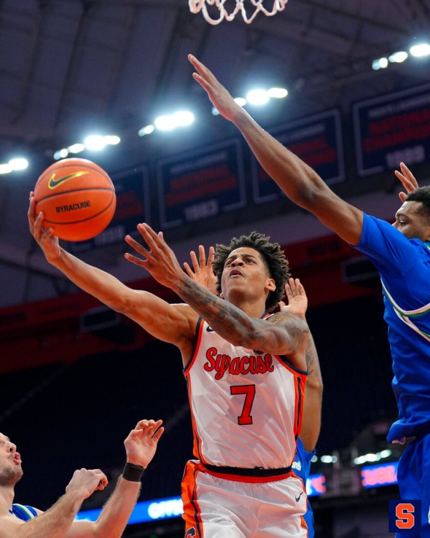 Kiyan Anthony (7, White) attempts a layup against Mercyhurst