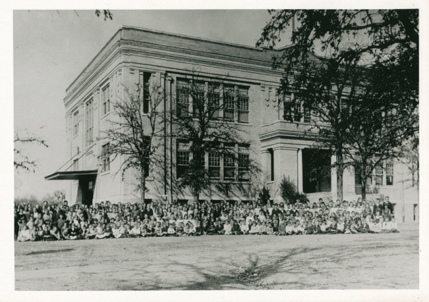 A black and white photo of students outside the Baker School around 1922.