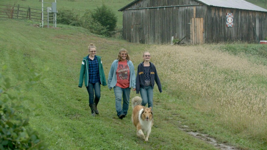 Broom Maker Wanda Hott (center) with her granddaughters Shelby (left) and Kierra (right).