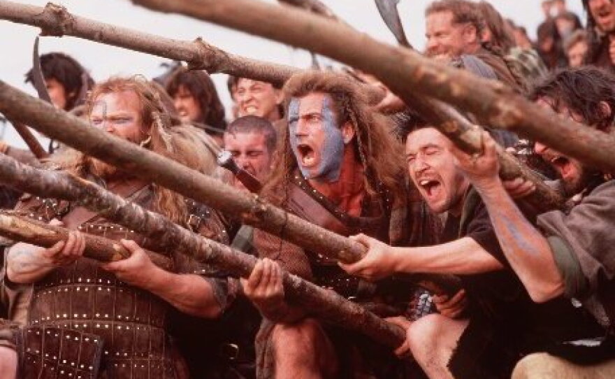 Mel Gibson, center, stars in Paramount Pictures' <em>Braveheart</em>.