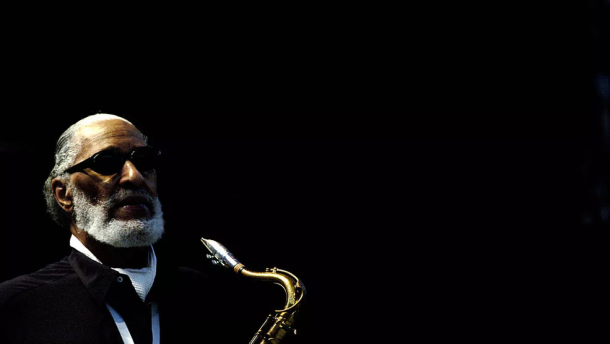 Saxophonist Sonny Rollins performs on June 29, 2006 in France, during the opening of the Vienne Jazz Festival.