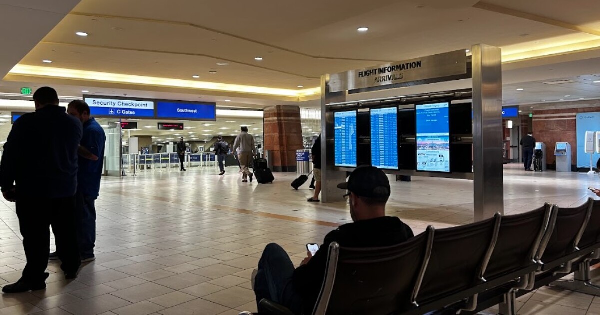 The waiting area outside the security checkpoint in Sky Harbor's terminal 4