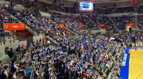 La sección estudiantil de Florida enciende el O’Connell Center durante la victoria 104–64 sobre North Florida el Jueves 6 de Noviembre, 2025. Foto: Juan Sebastián González.