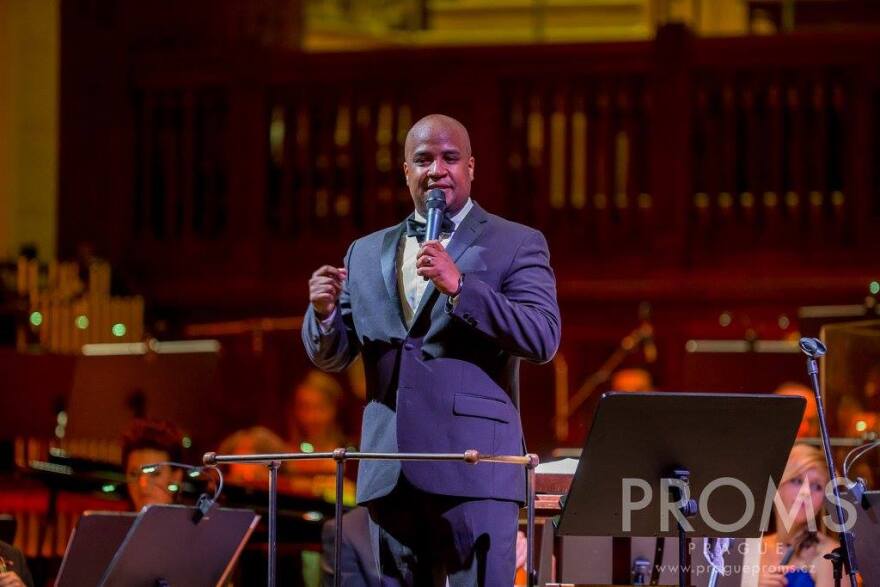 Jeremy Winston talking to the audience at the National Symphony Orchestra in Prague, Czech Republic.