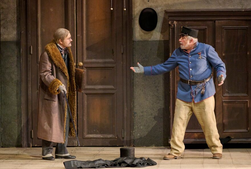 Lukas Schmidt (Dr. Blind) and Michael Niavarani (Frosch) in Die Fleder