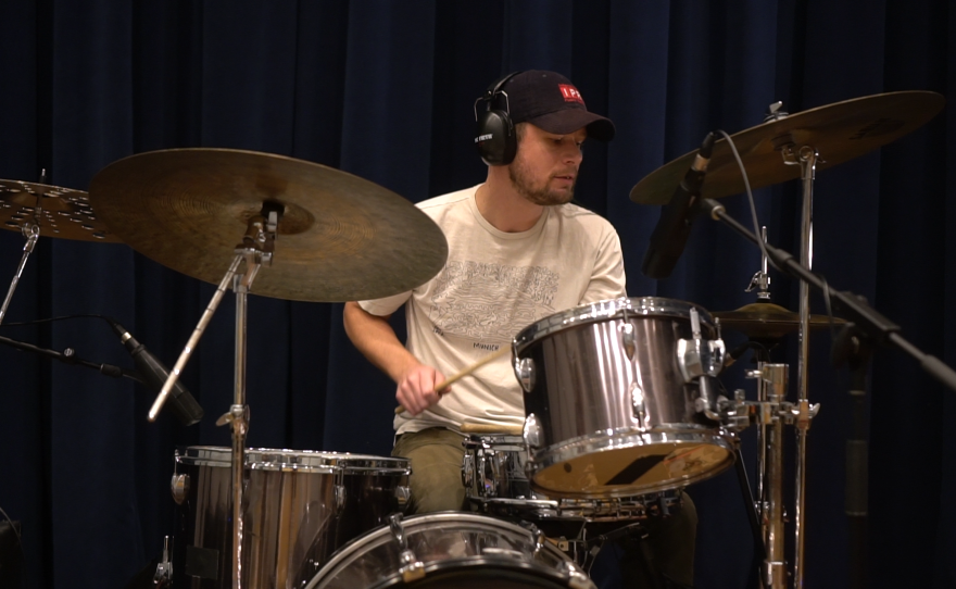 Daisychain performing live in WNIJ's Studio A