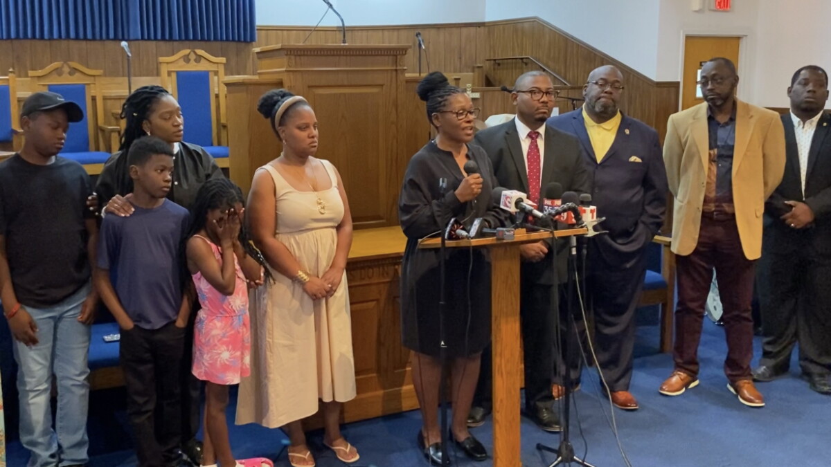 Family of Marion County mom fatally shot through a closed door calls for shooter's arrest - Vimarsana News