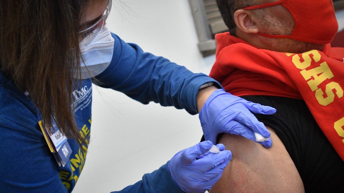 How Kansas City Community Groups Are Getting Coronavirus Information To  Latinos And Spanish-Speakers | KCUR - Kansas City news and NPR