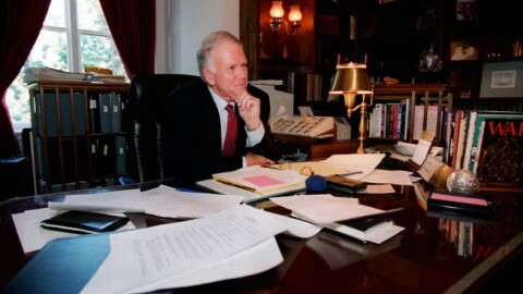 Sen. Bob Packwood, R-Ore., works in his Capitol Hill office Friday Aug. 25, 1995. Packwood, reversing his earlier position, said Friday he wants public hearings into charges that he committed sexual and official misconduct.