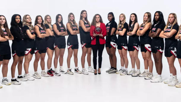 The Drury 2026-2027 women's basketball team and coaches.
