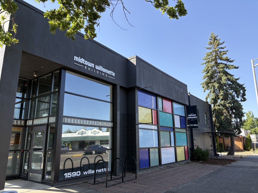 A commercial building. A sign reads "Midtown Willamette Building." 