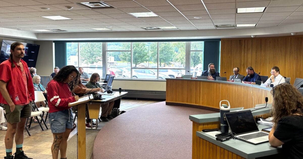 Decorah City Council rejects sustained push by activists to limit ICE cooperation
