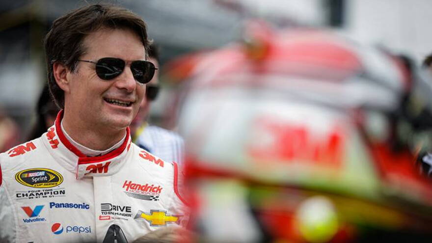 Jeff Gordon, shown here before the start of last year's race, will fill in this weekend for Dale Earnhardt Jr.
