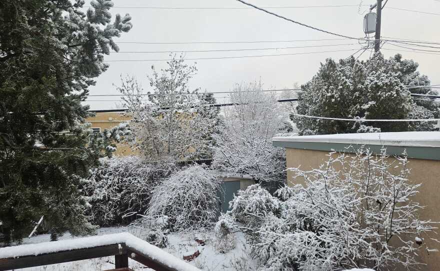 Heavy snowfall takes Albuquerque for the first time this season