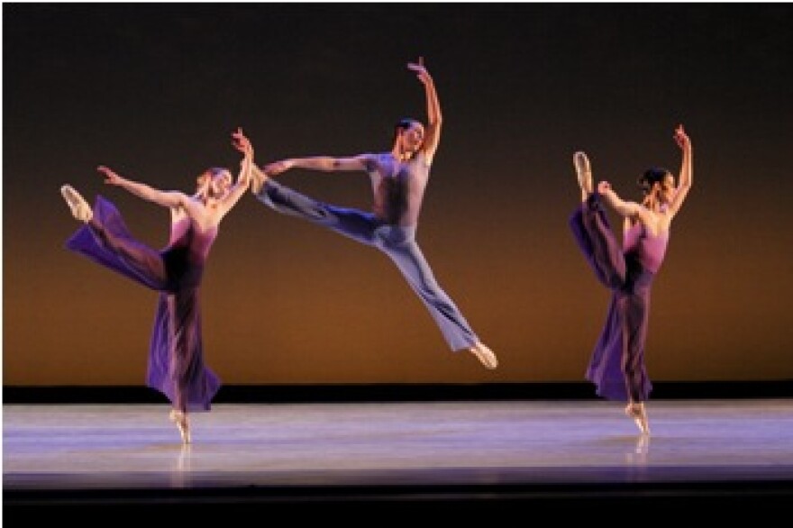 Kansas City Ballet dancers Catherine Russell, Charles Martin & Nadia Iozzo in Toni Pimble's "Concerto Grosso."