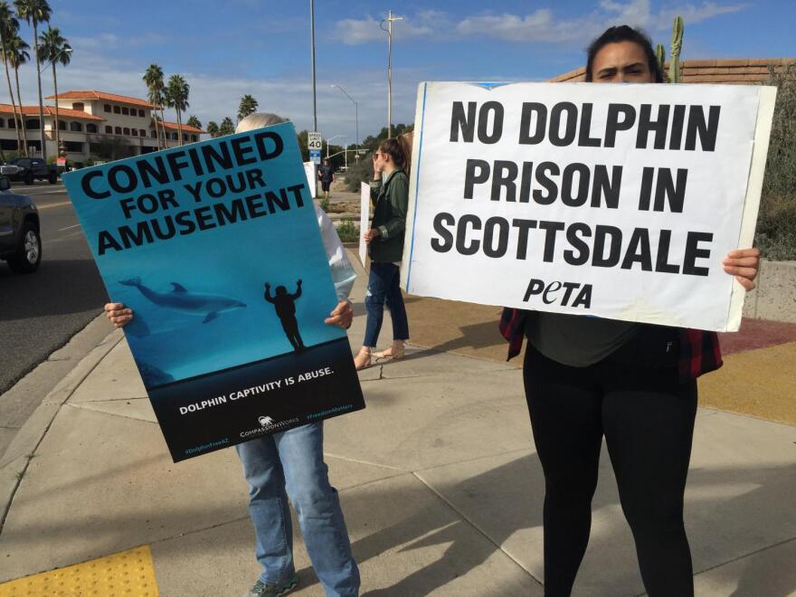  Dolphinaris protest 