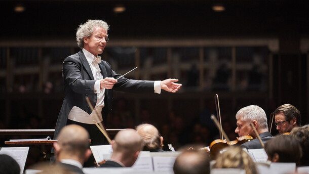 Franz Welser-Möst conducts.