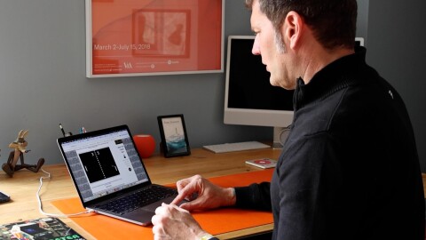 Raiford Guins playing PONG on a web browser.