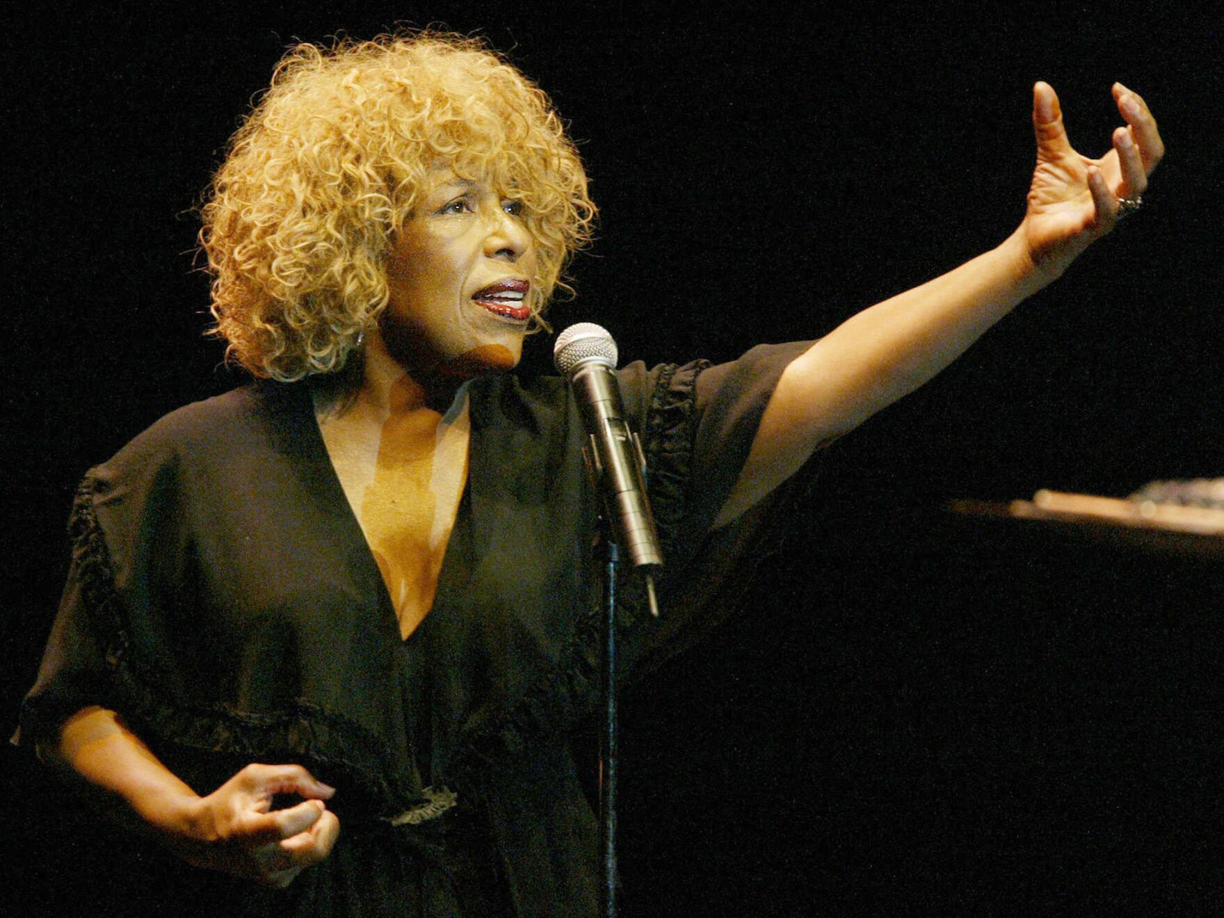 Roberta Flack, singer of 'Killing Me Softly,' has died at age 88 | WYSO