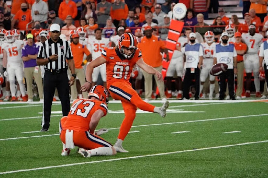 Syracuse’s Andre Szmyt (91) kicks a last-minute field goal against Clemson. The kick would miss, and the Orange would fall 17-14.