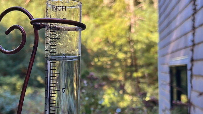 A rain gauge showing six inches of rain
