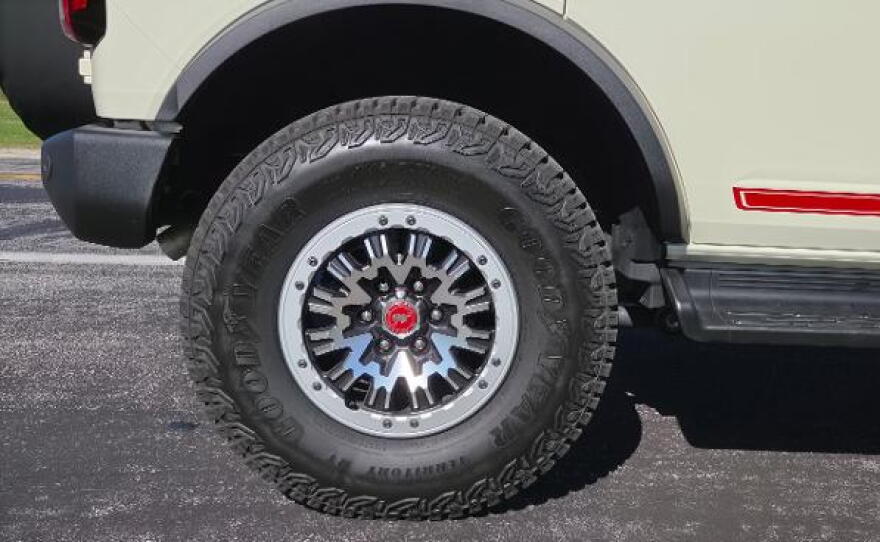 2026 Ford Bronco Outer Banks 4-door 4x4 badge wheel