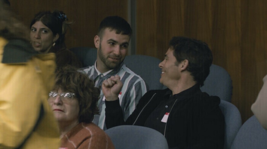 Ronald Gladden and James Marsden in <em>Jury Duty</em>